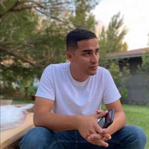 Meet your Posher, Sebastian